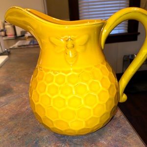 Boston International Bee pitcher